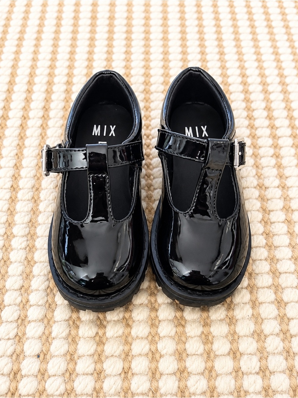 Mix No. 6 Patent Mary Jane Shoes | Girls Size 9 | Black Glossy Buckle Flats